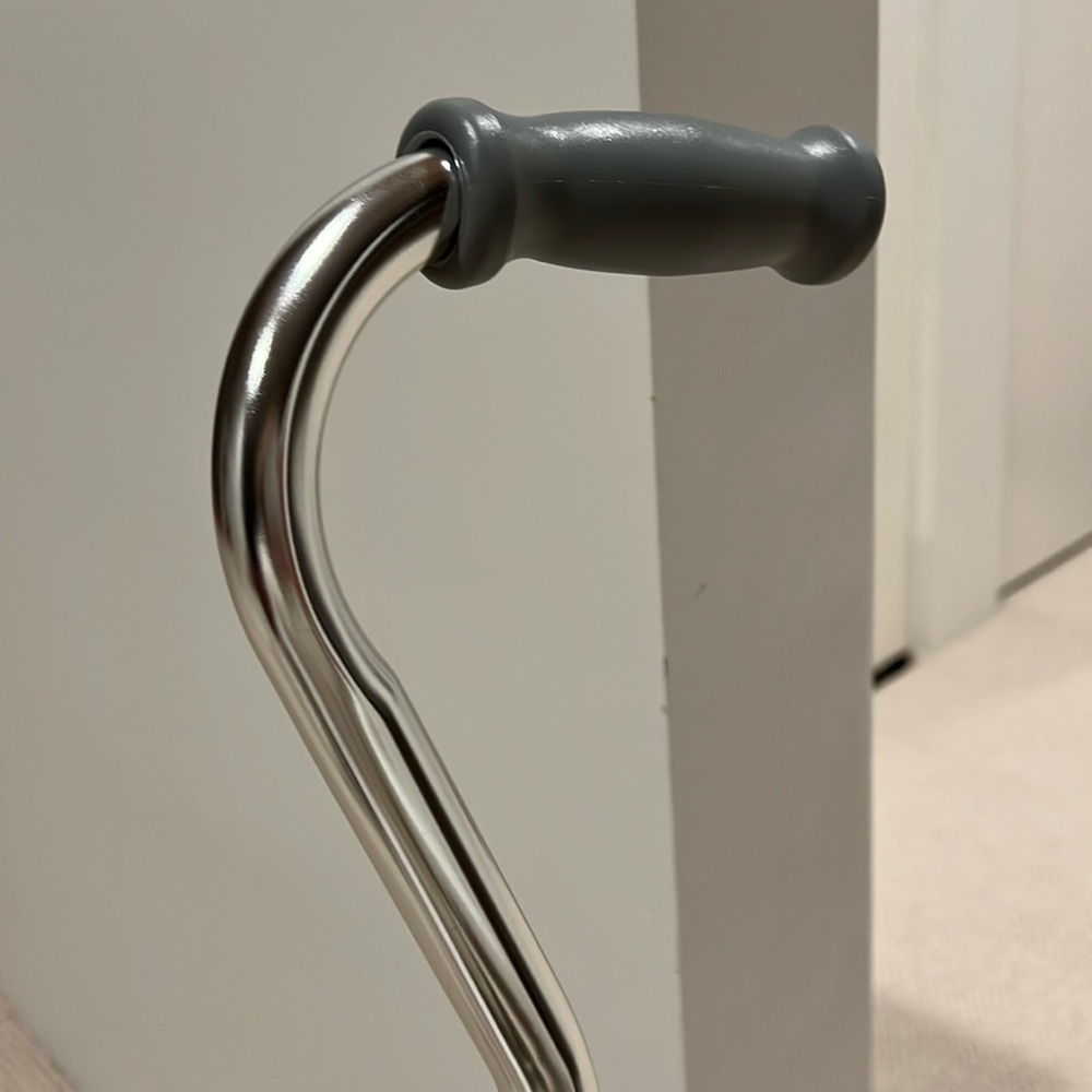 NEW Silver quad came with gray handle and four cane tips
